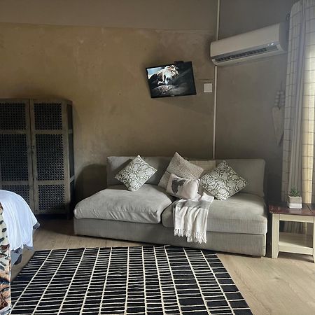 Simba Safaris African Pride Exotic Lodge Lephalale ภายนอก รูปภาพ