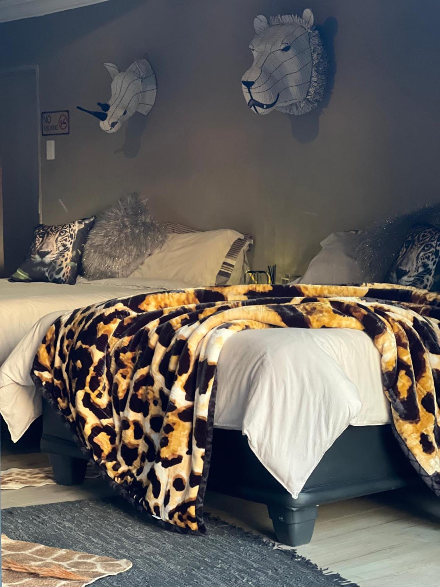 Simba Safaris African Pride Exotic Lodge Lephalale ภายนอก รูปภาพ