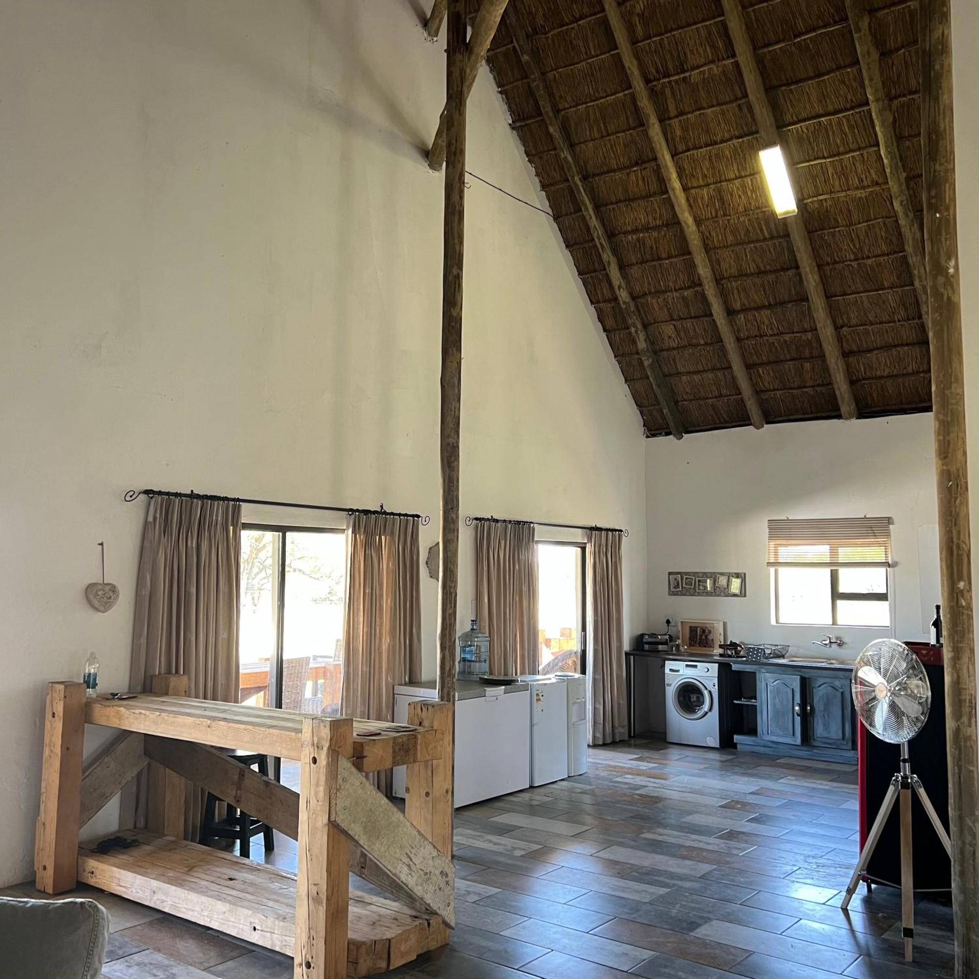 Simba Safaris African Pride Exotic Lodge Lephalale ภายนอก รูปภาพ